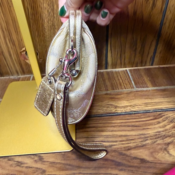 Coach Gold Silver Lurex Signature Cs Kisslock Clutch - Picture 4 of 7